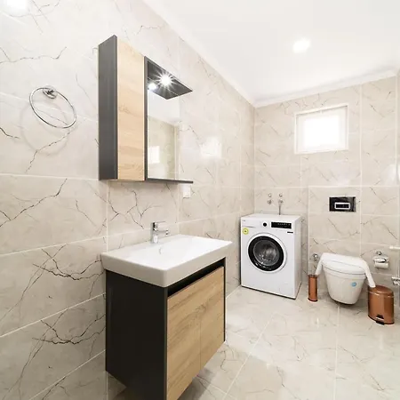 Charming Flat 15 Min Walking Distance To Beach In Muratpasa, Antalya דירה אנטליה